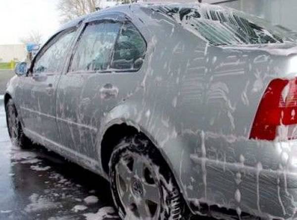 Чем и когда можно мыть машину после покраски - фото