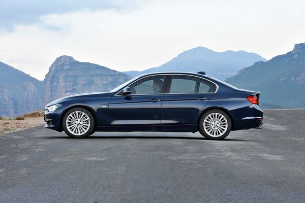 Новая BMW 3 Series получила гибридную версию - фото
