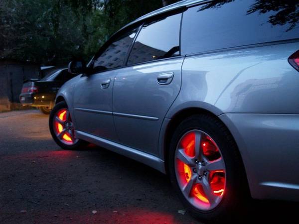 Подсветка дисков автомобиля  инструкция по яркому тюнингу колес с фото