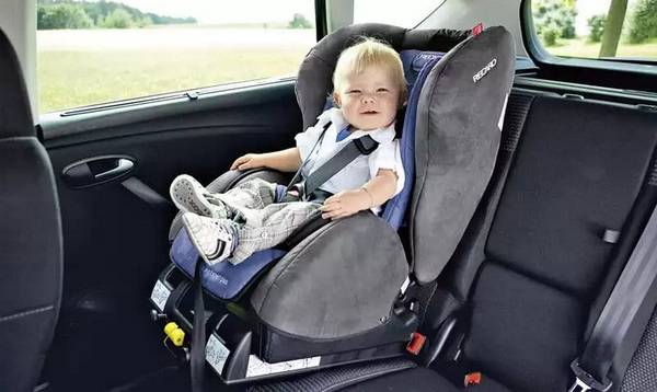 Как правильно перевозить детей в легковом автомобиле с фото