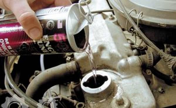 Быстрая и мягкая промывка двигателя Hi-Gear: обзор промывочных составов и особенности с фото